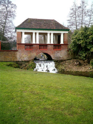 russellgdnsbridge.jpg